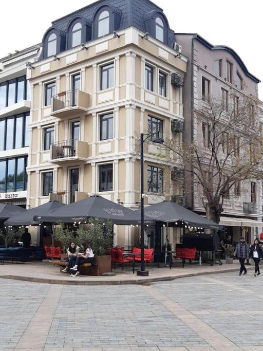Romanticatbilisi Buitenkant foto